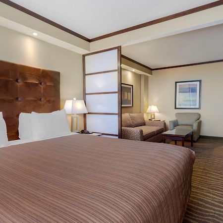 Best Western Premier Denham Inn & Suites Leduc Extérieur photo