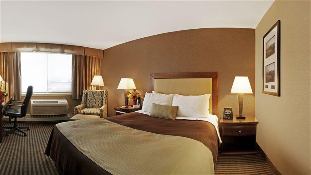 Best Western Premier Denham Inn & Suites Leduc Extérieur photo