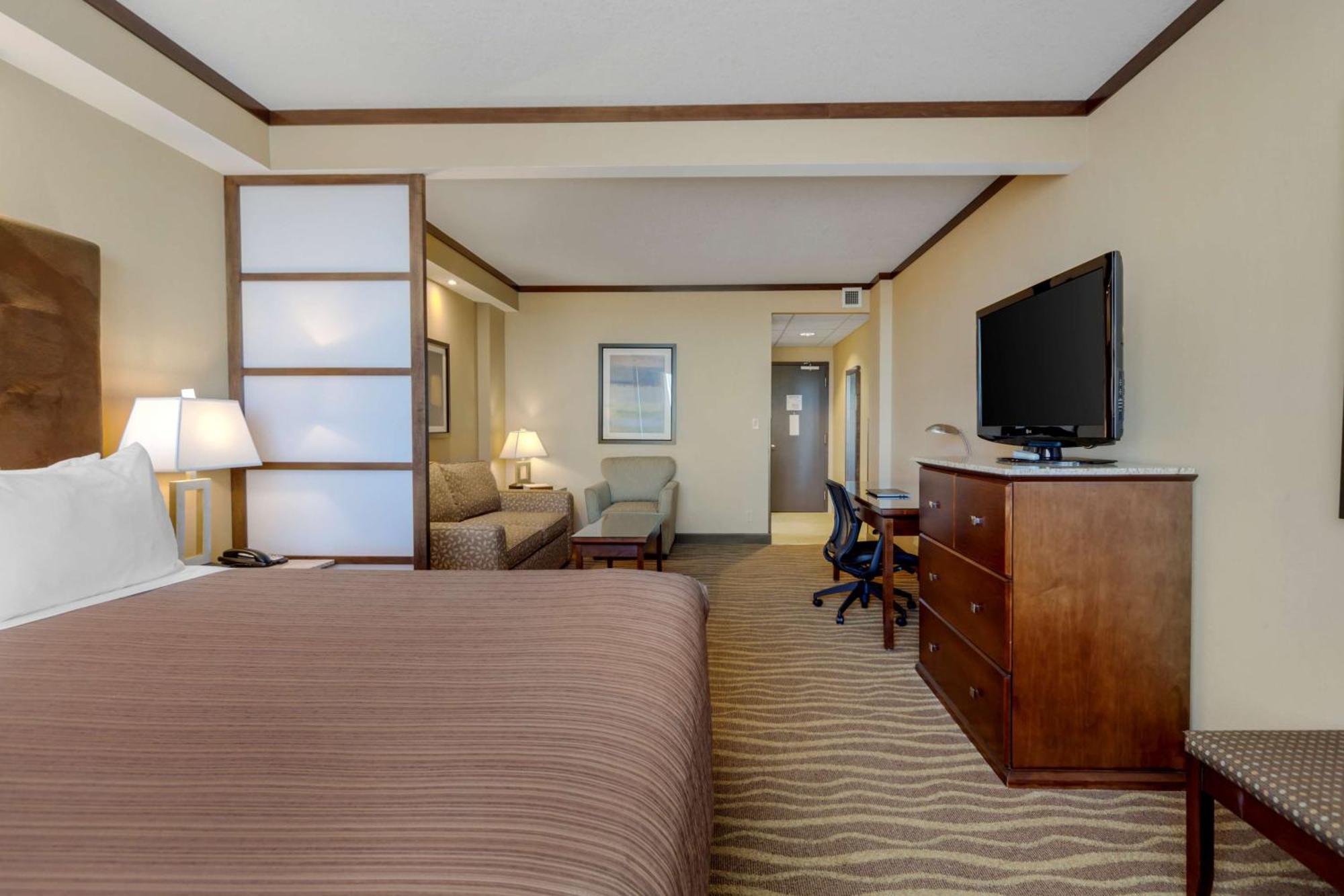 Best Western Premier Denham Inn & Suites Leduc Extérieur photo