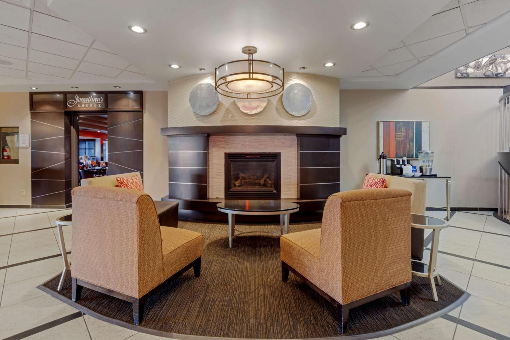 Best Western Premier Denham Inn & Suites Leduc Extérieur photo