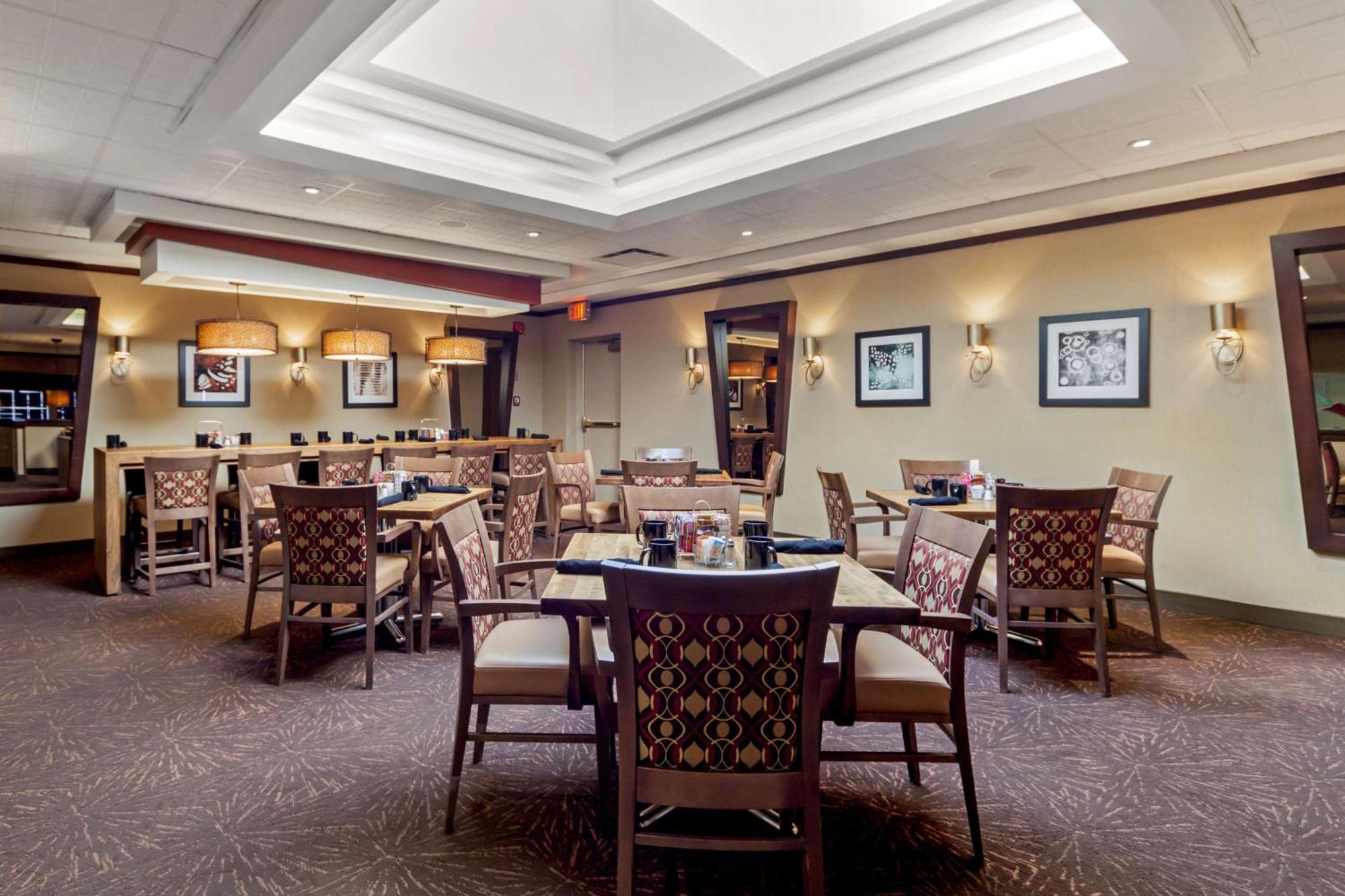 Best Western Premier Denham Inn & Suites Leduc Extérieur photo