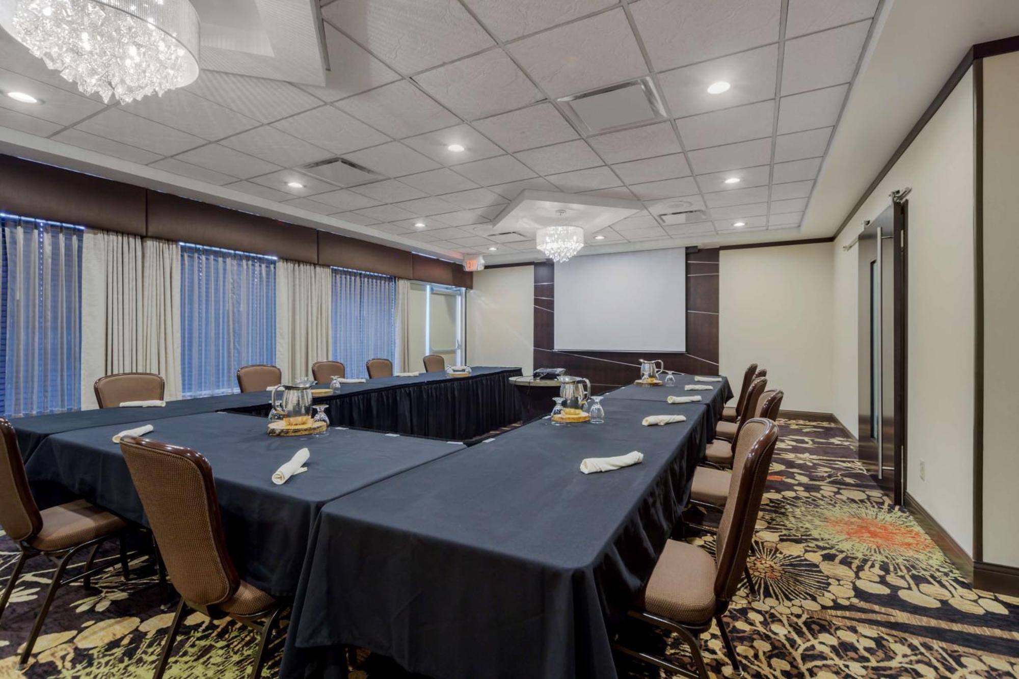 Best Western Premier Denham Inn & Suites Leduc Extérieur photo