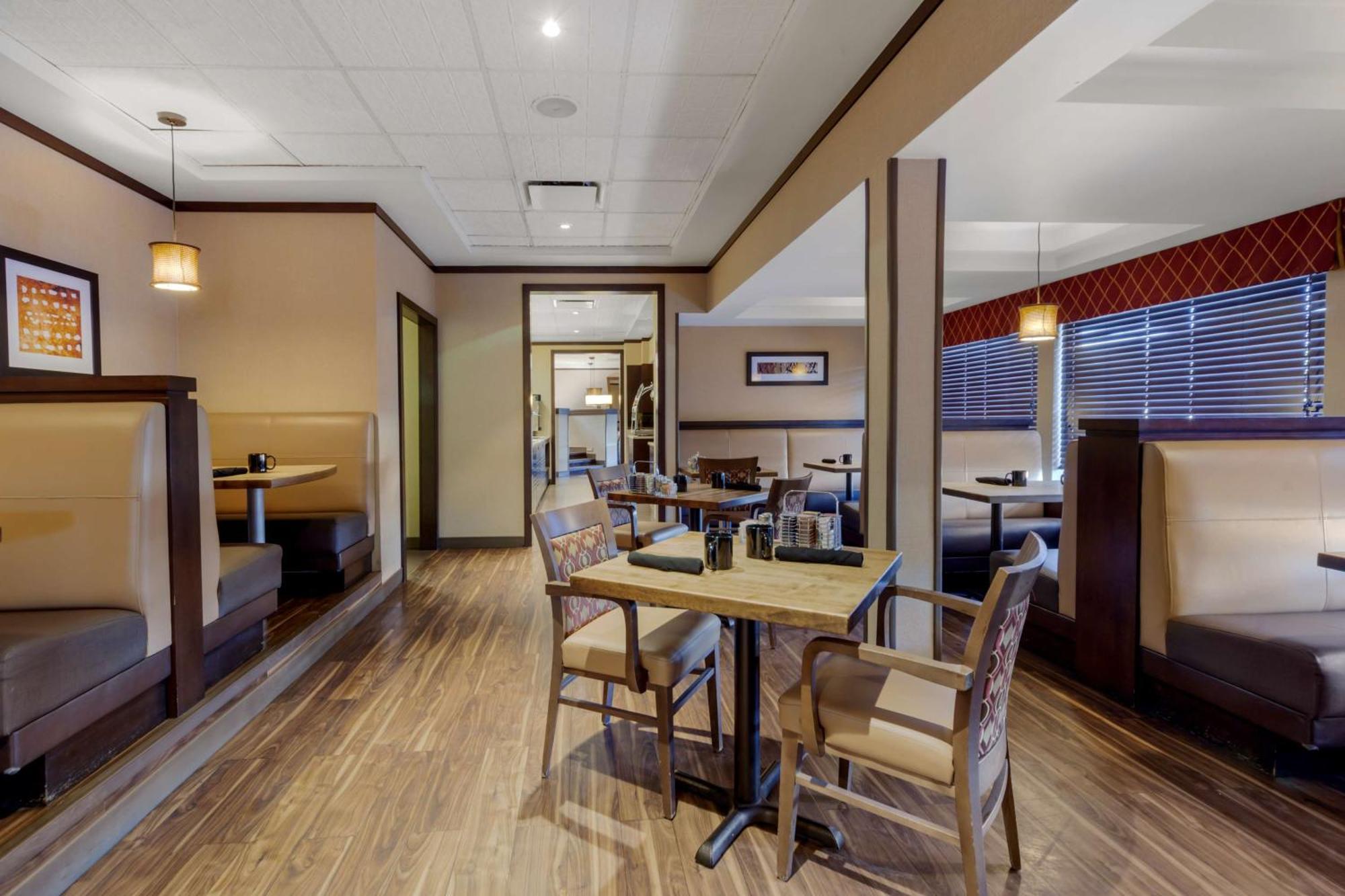 Best Western Premier Denham Inn & Suites Leduc Extérieur photo