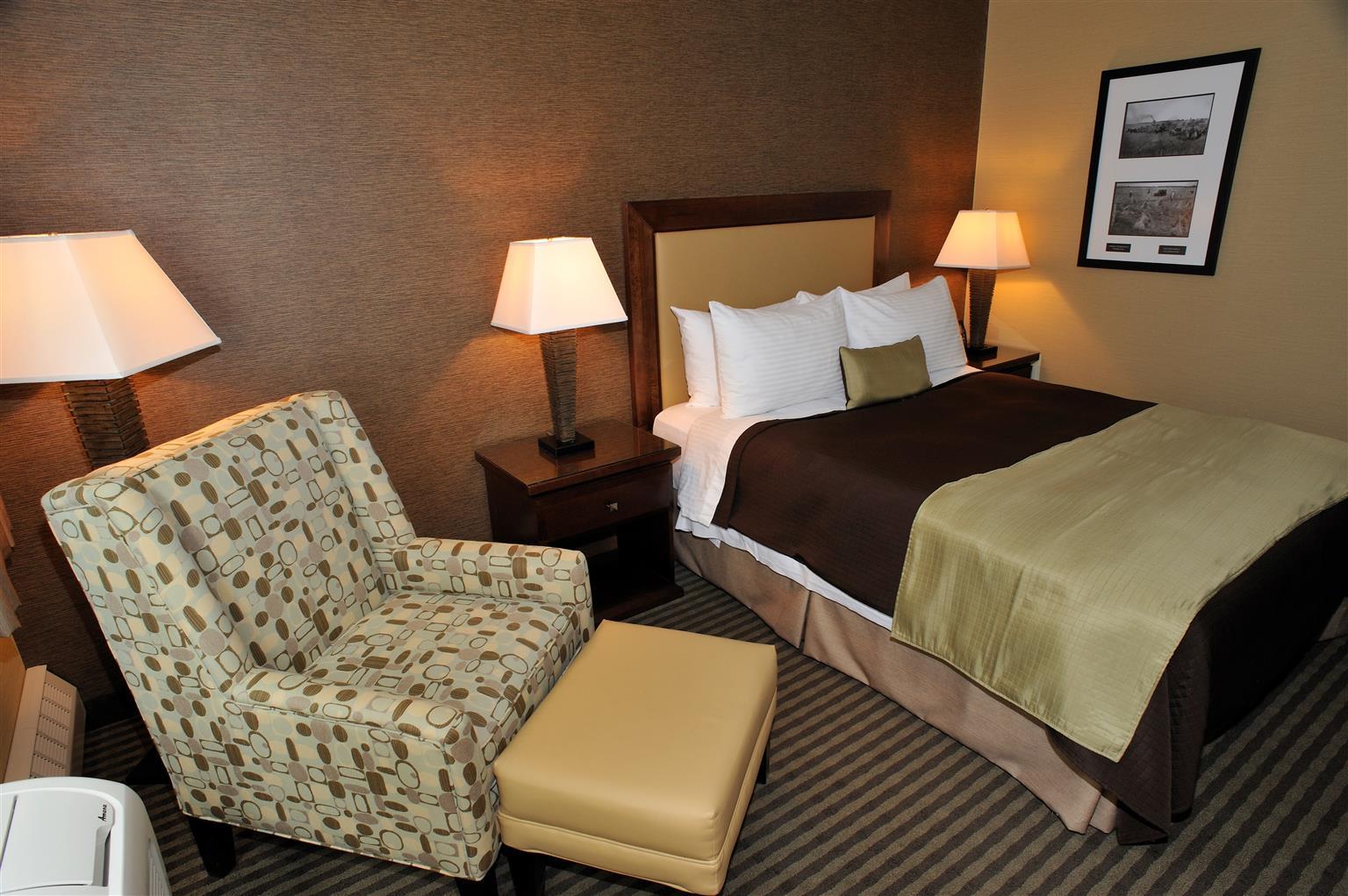 Best Western Premier Denham Inn & Suites Leduc Extérieur photo